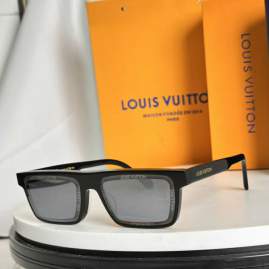 Picture of Louis Vuitton Sunglasses _SKUfw74907724fw